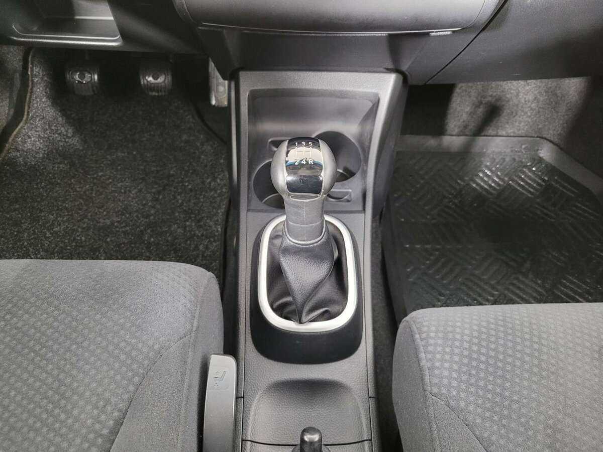 Nissan Tiida, 2013 Фото №13