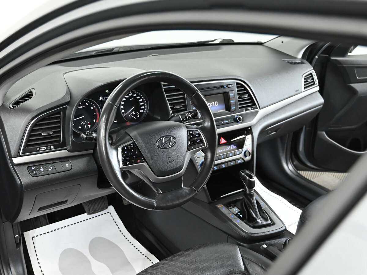 Hyundai Elantra, 2018 Фото №8