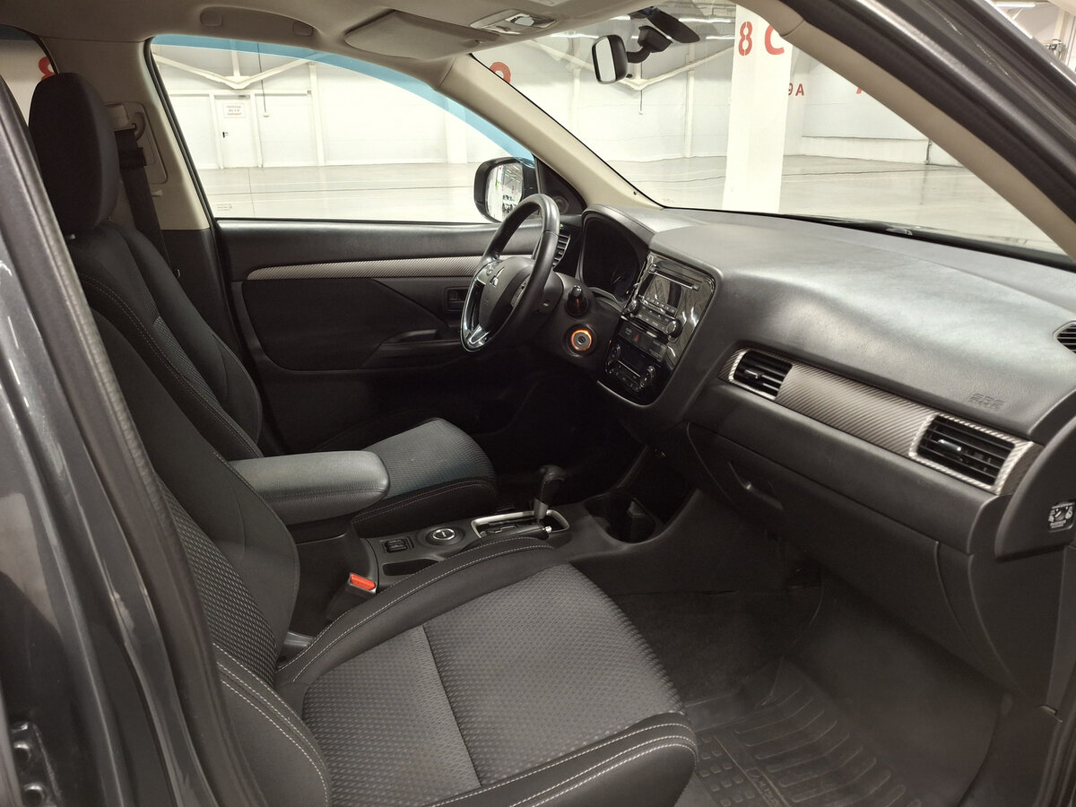 Mitsubishi Outlander III Рестайлинг 2, 2015 Фото №11