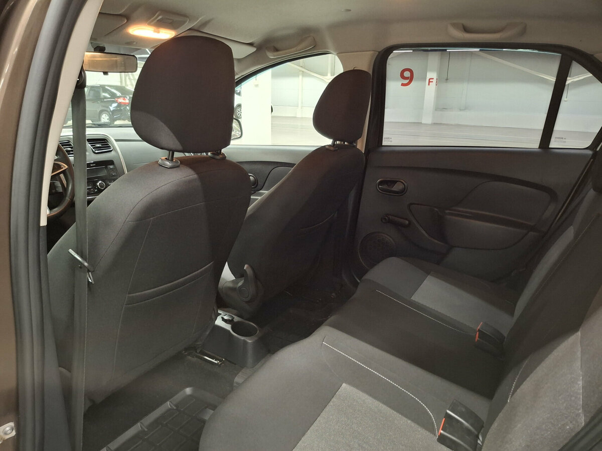 Renault Logan Stepway II Рестайлинг, 2020 Фото №12